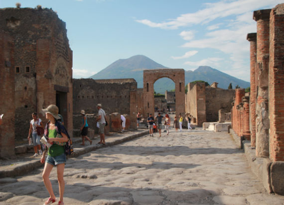 Pompeii ruins opti.jpg